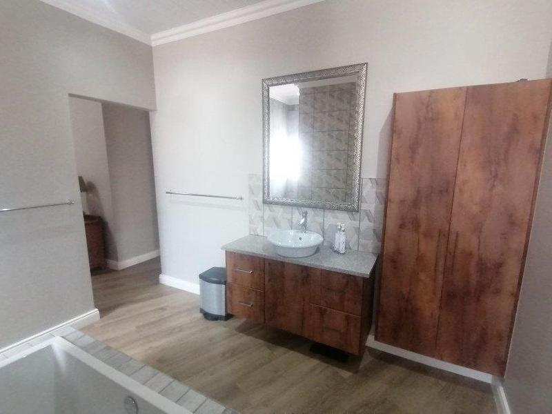 5 Bedroom Property for Sale in Monte Christo Western Cape